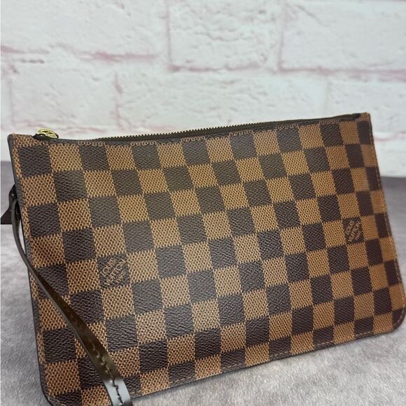 Louis Vuitton Damier Ebene Neverfull Pochette Wristlet Bag - Picture 2 of 14